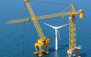 The Role of Cranes in Renewable Energy Projects: Powering a Sustainable Future