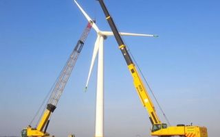 The Role of Mobile Cranes in Wind Turbine Installation: Lifting the Future of Clean Energy
