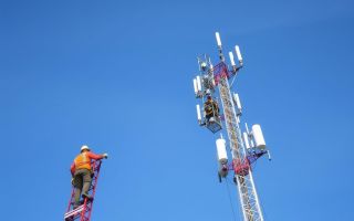 Монтаж телекоммуникационных вышек: мастерство высотных работ