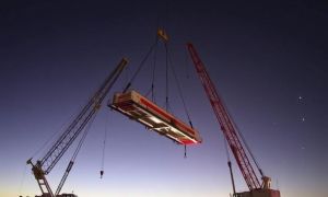Operaciones especiales: El arte y la ciencia del izaje de cargas con múltiples grúas