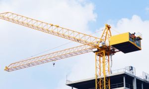 La economía de poseer una grúa versus alquilarla: una guía práctica para empresas de construcción