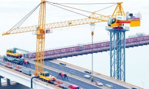 Mobile Cranes in Bridge Construction: Key Considerations for Efficiency and Safety