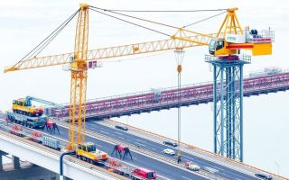 Mobile Cranes in Bridge Construction: Key Considerations for Efficiency and Safety
