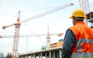 Sicherheit auf der Baustelle: Einweisung und Gefahrenbereich bei Kranarbeiten — Überleben, Verstehen, Handeln