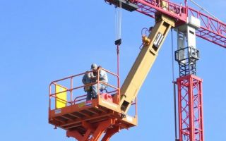 Plataformas de Trabajo Aéreo vs Grúas: Cómo Elegir la Herramienta Correcta para Trabajos en Altura