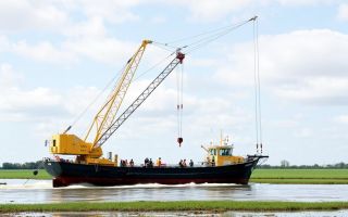 Les applications insolites des grues auxiliaires: Ungewöhnliche Einsätze auf Schiffen, in der Landwirtschaft und darüber hinaus