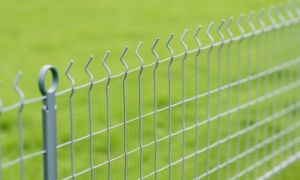 Заборы из сетки Гиттер с рейками: практично, аккуратно и без лишних затрат