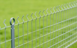 Заборы из сетки Гиттер с рейками: практично, аккуратно и без лишних затрат
