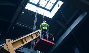 Best Practices for Working in Confined Spaces with a Crane: Safety and Efficiency Combined