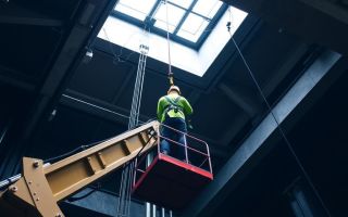 Best Practices for Working in Confined Spaces with a Crane: Safety and Efficiency Combined