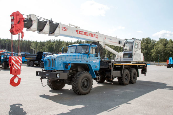 Автокран Челябинец 25 тонн