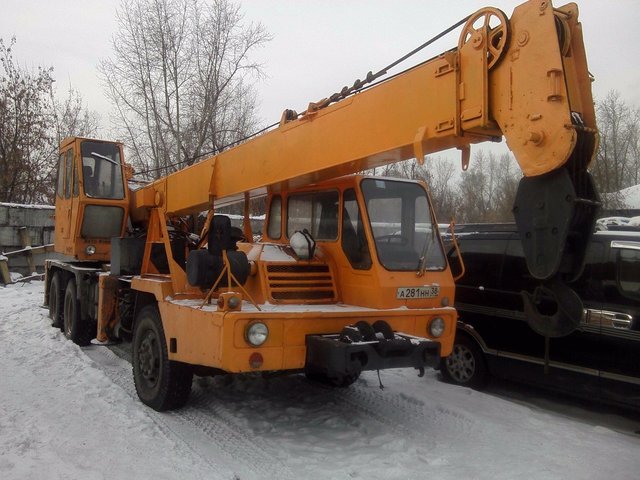 Автокран KATO 16 тонн