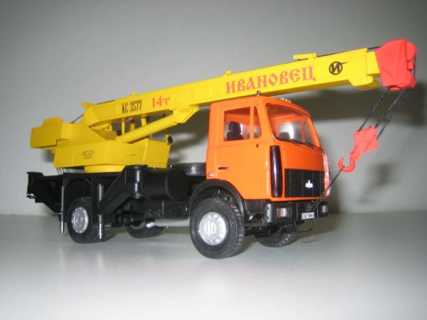 Автокран КС-3577